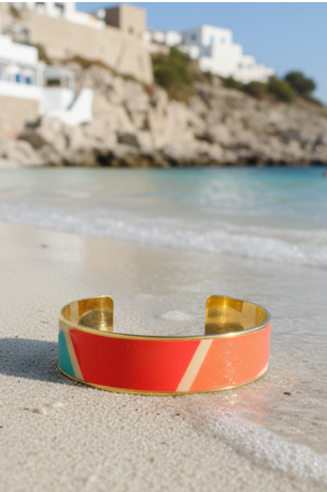 Bracelet manchette en métal doré inoxydable et vernis laqué — Vogue Française