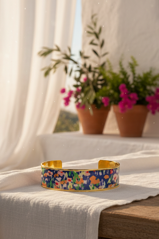 Bracelet manchette en métal doré inoxydable et vernis laqué — Vogue Française