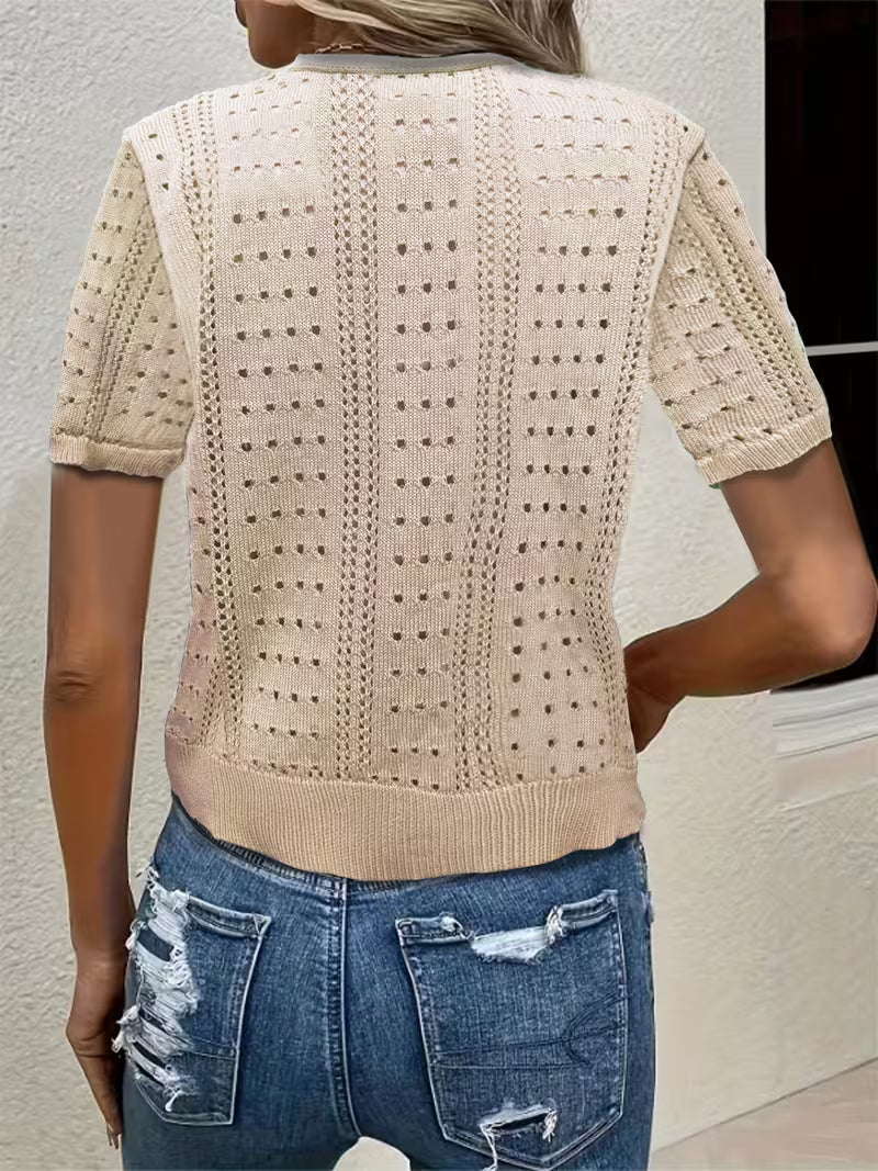 Cardigan beige ajouré à manches courtes — Vogue Française