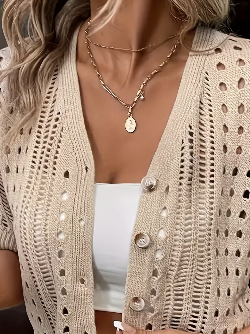 Cardigan beige ajouré à manches courtes — Vogue Française