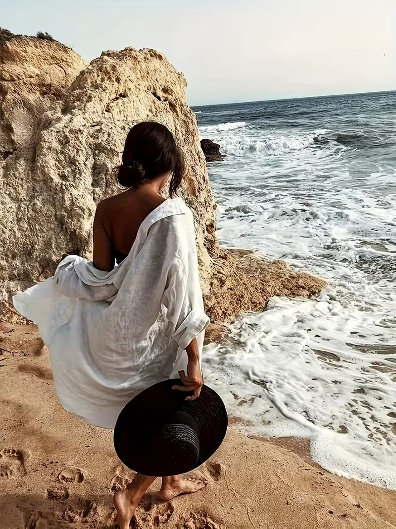 La chemise de bain blanche qui fait toute la différence dans votre dressing d’été — Vogue Française