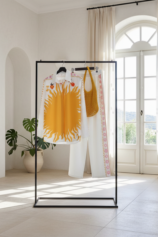 Ensemble chemise et pantalon coloré — Vogue Française