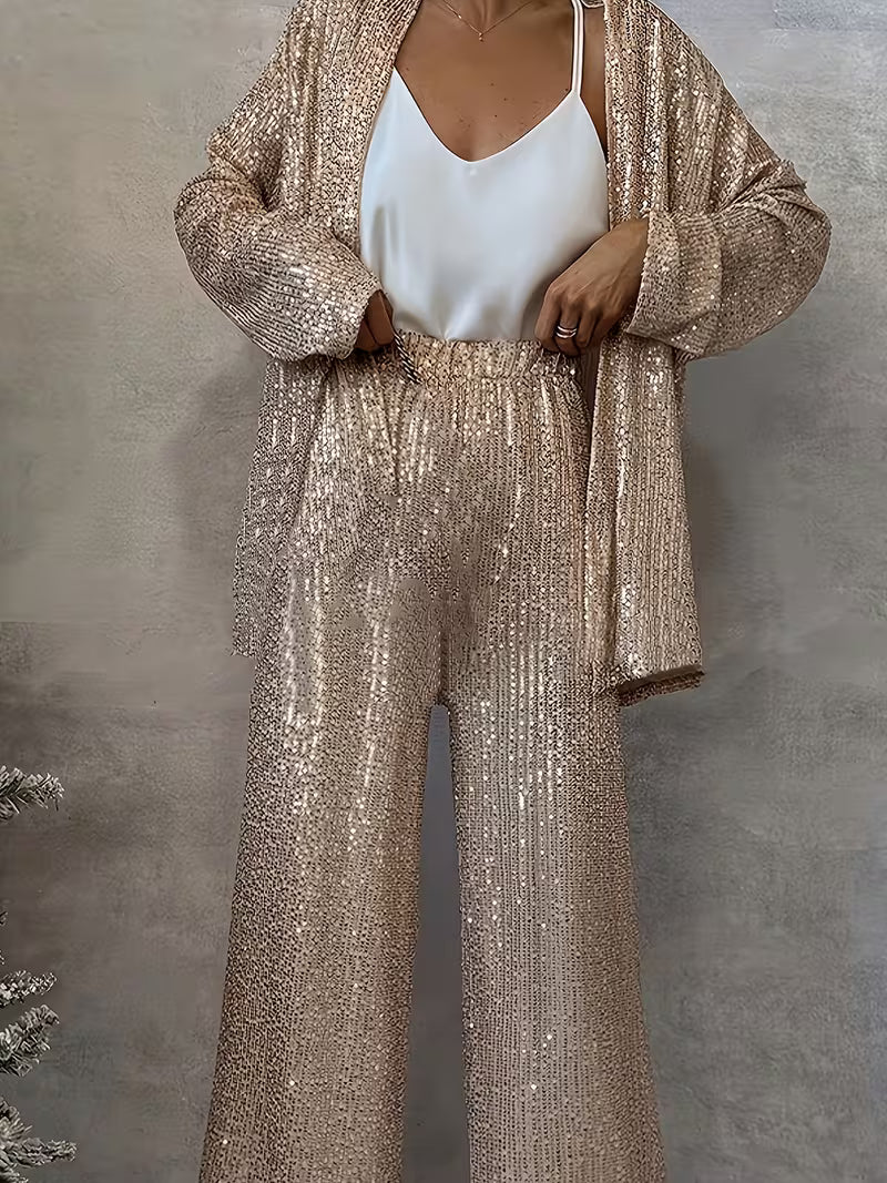 Cet ensemble ultra stylé combine un top scintillant en sequins et un pantalon pour un look — Vogue Française