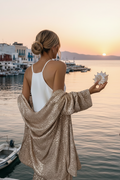 Cet ensemble ultra stylé combine un top scintillant en sequins et un pantalon pour un look — Vogue Française