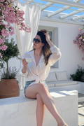 La chemise de bain blanche qui fait toute la différence dans votre dressing d’été — Vogue Française