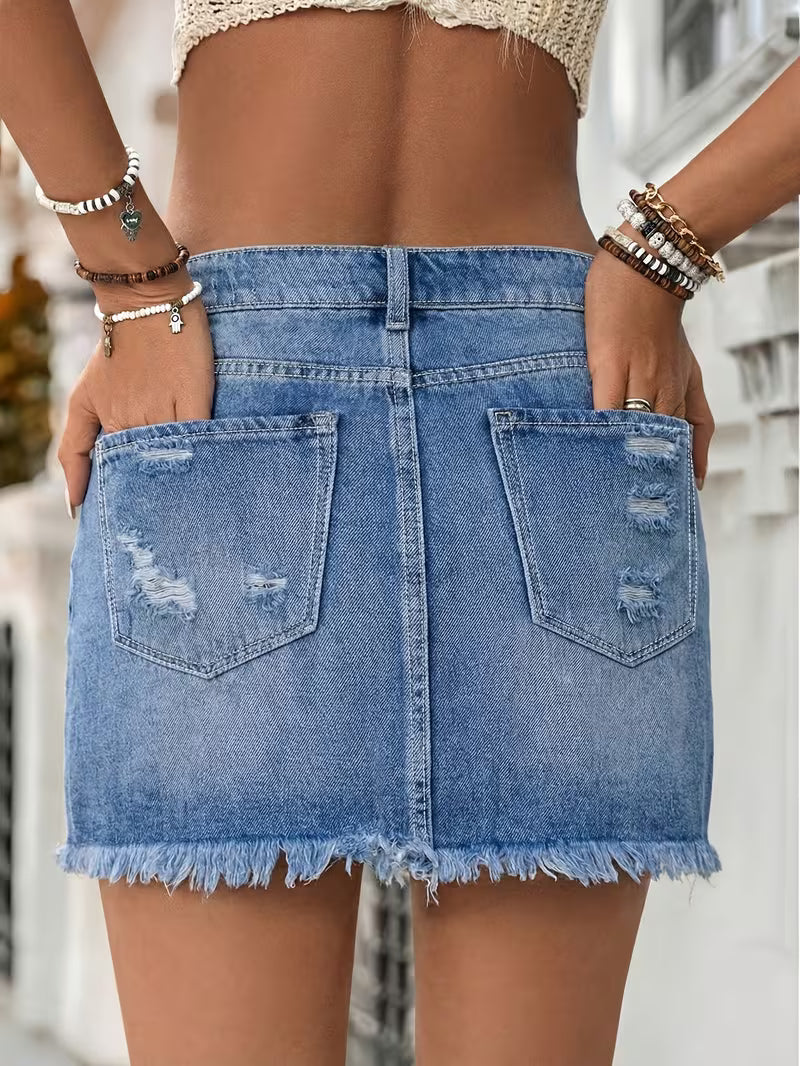 Mini jupe en jean bodycon style used — Vogue Française