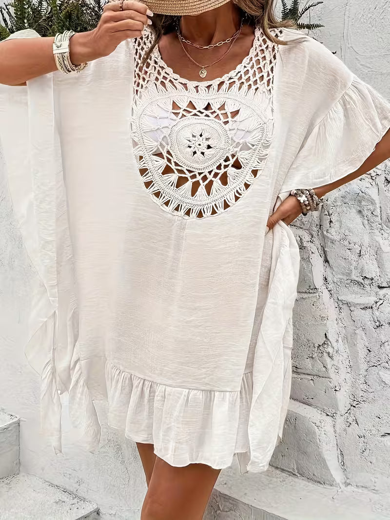 Robe de plage en crochet floral style patchwork — Vogue Française