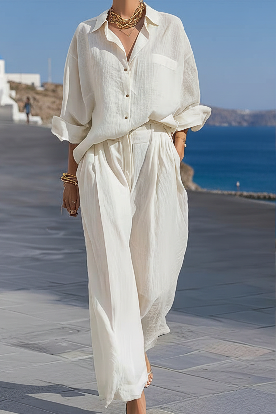 Ensemble ivoire pour femme composé d’une chemise ample et d’un pantalon large — Vogue Française