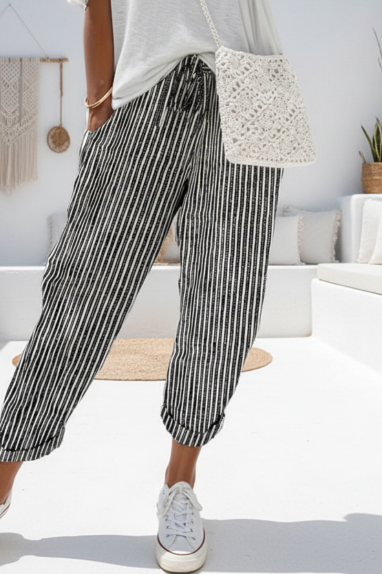 Pantalon large à rayures — Vogue Française