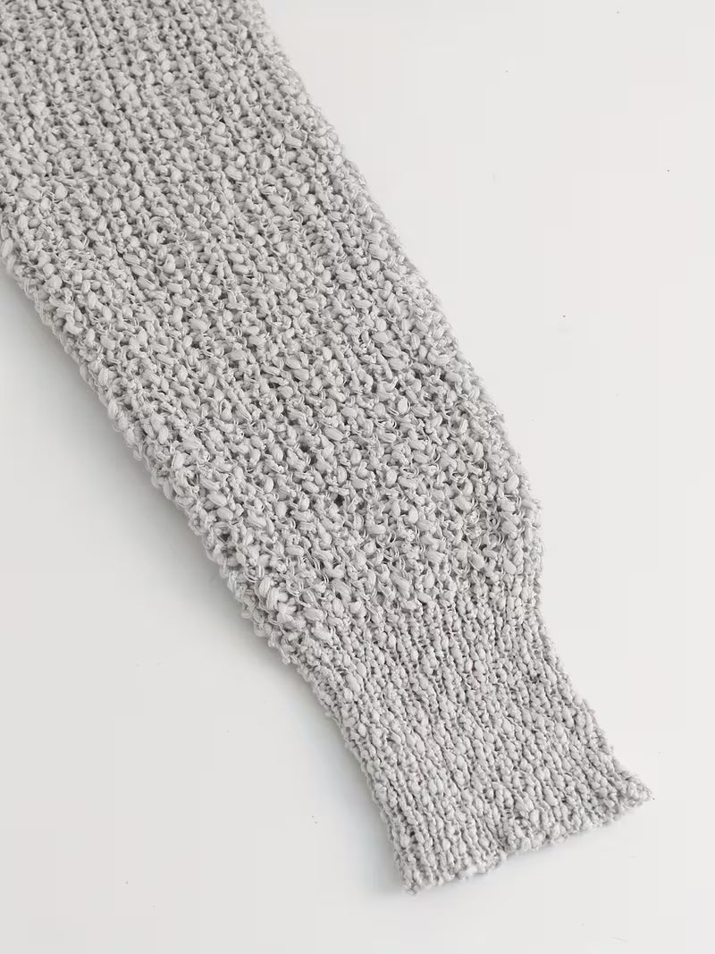 Pull élégant loose en tricot léger — Vogue Française