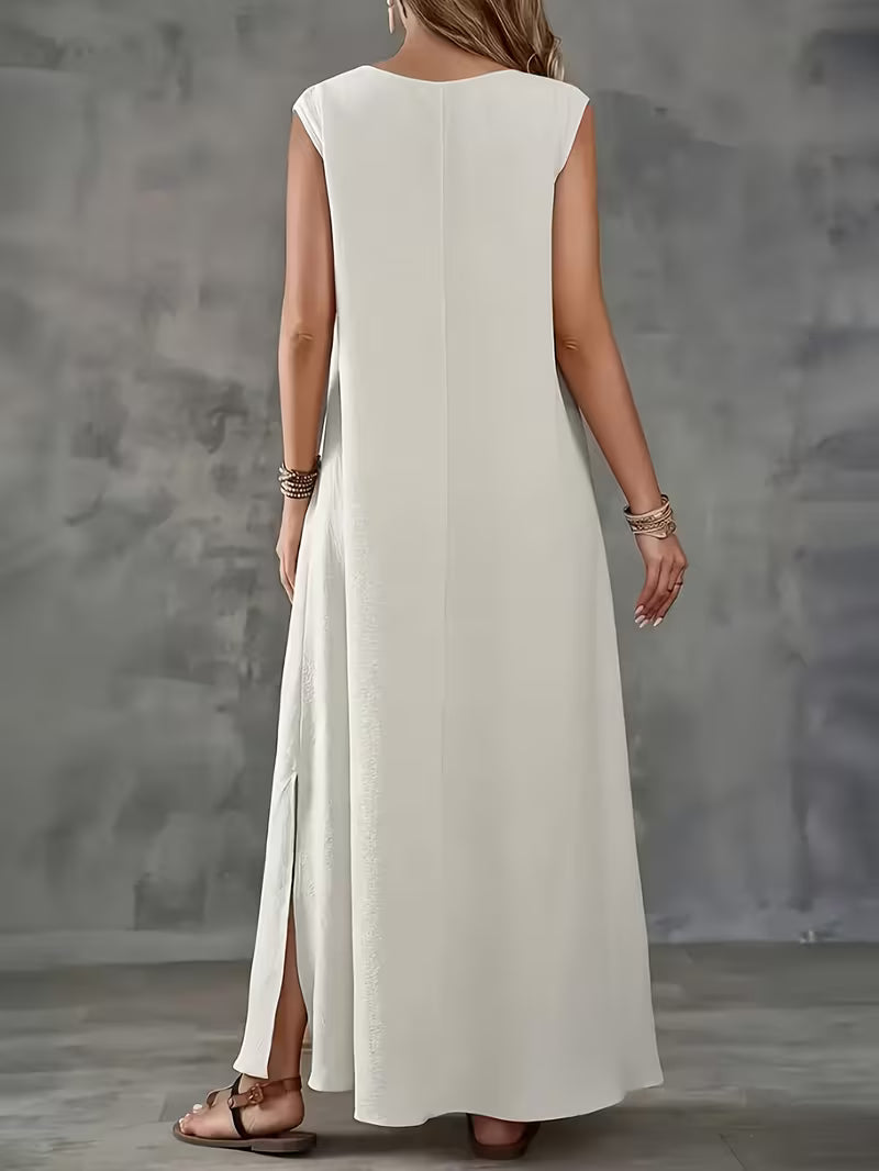 Robe longue blanche subtile — Vogue Française