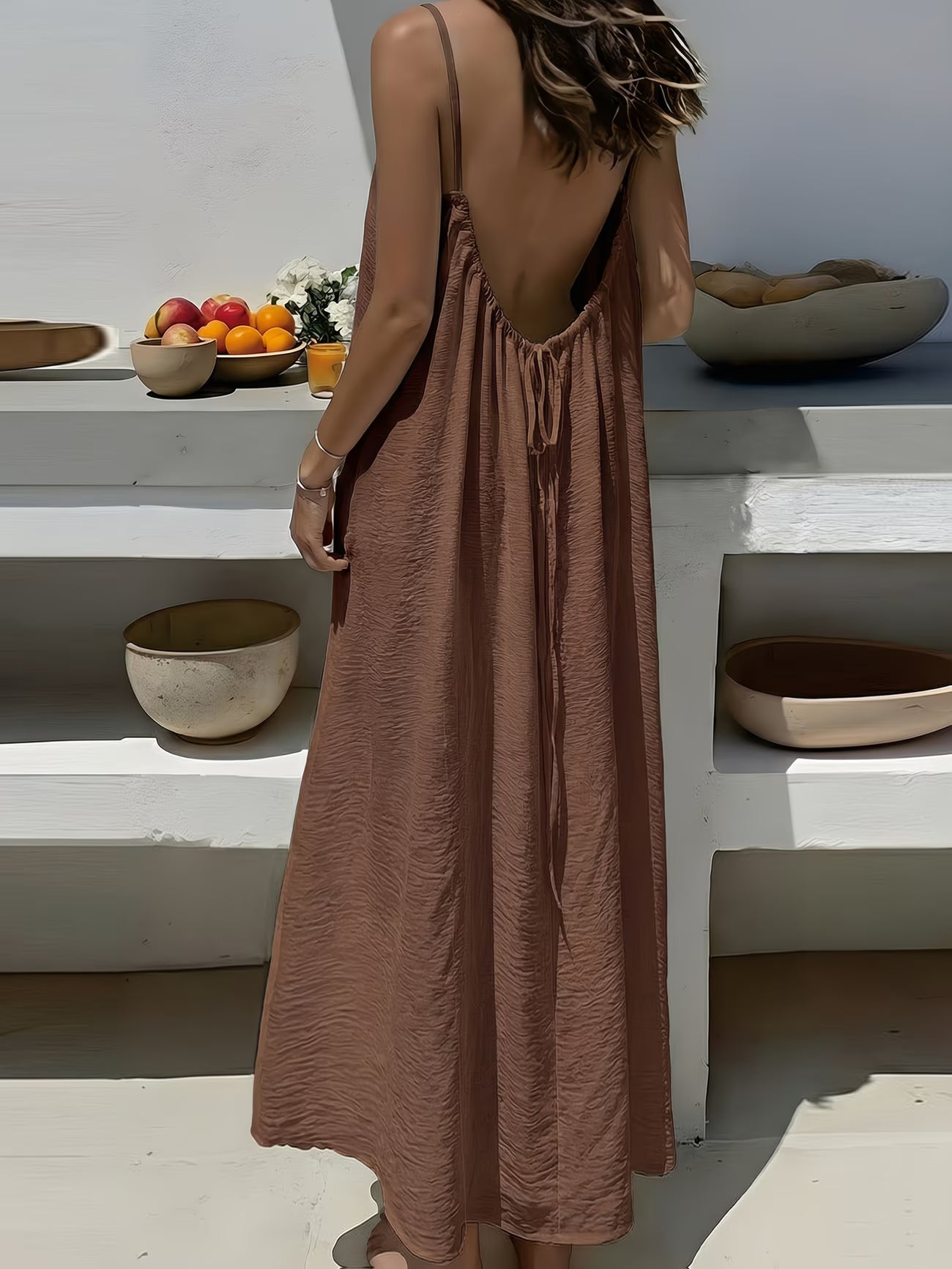 Robe longue légère et sensuelle — Vogue Française