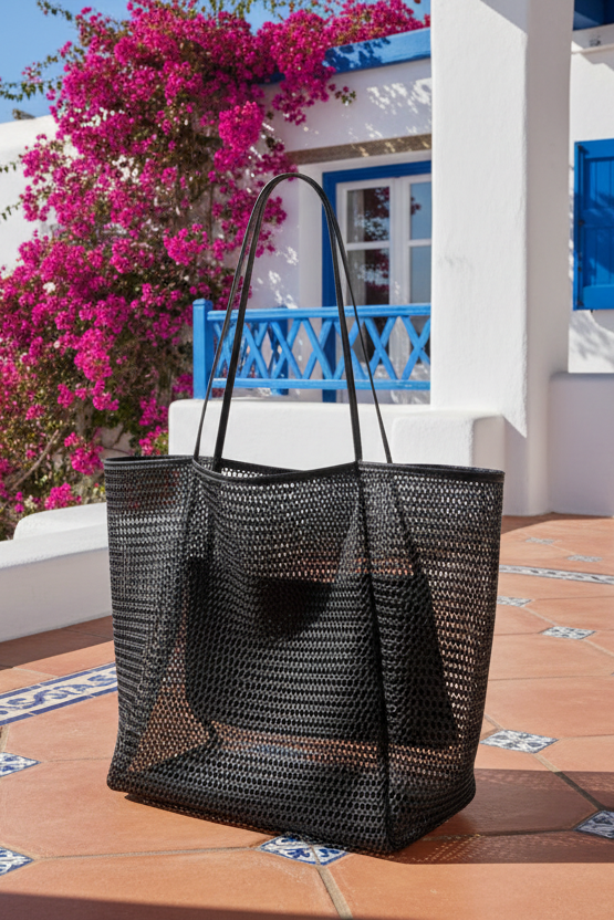 Le tote bag mesh pliable qui devient votre indispensable de l’été — Vogue Française