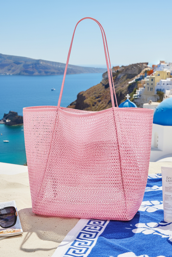 Le tote bag mesh pliable qui devient votre indispensable de l’été — Vogue Française