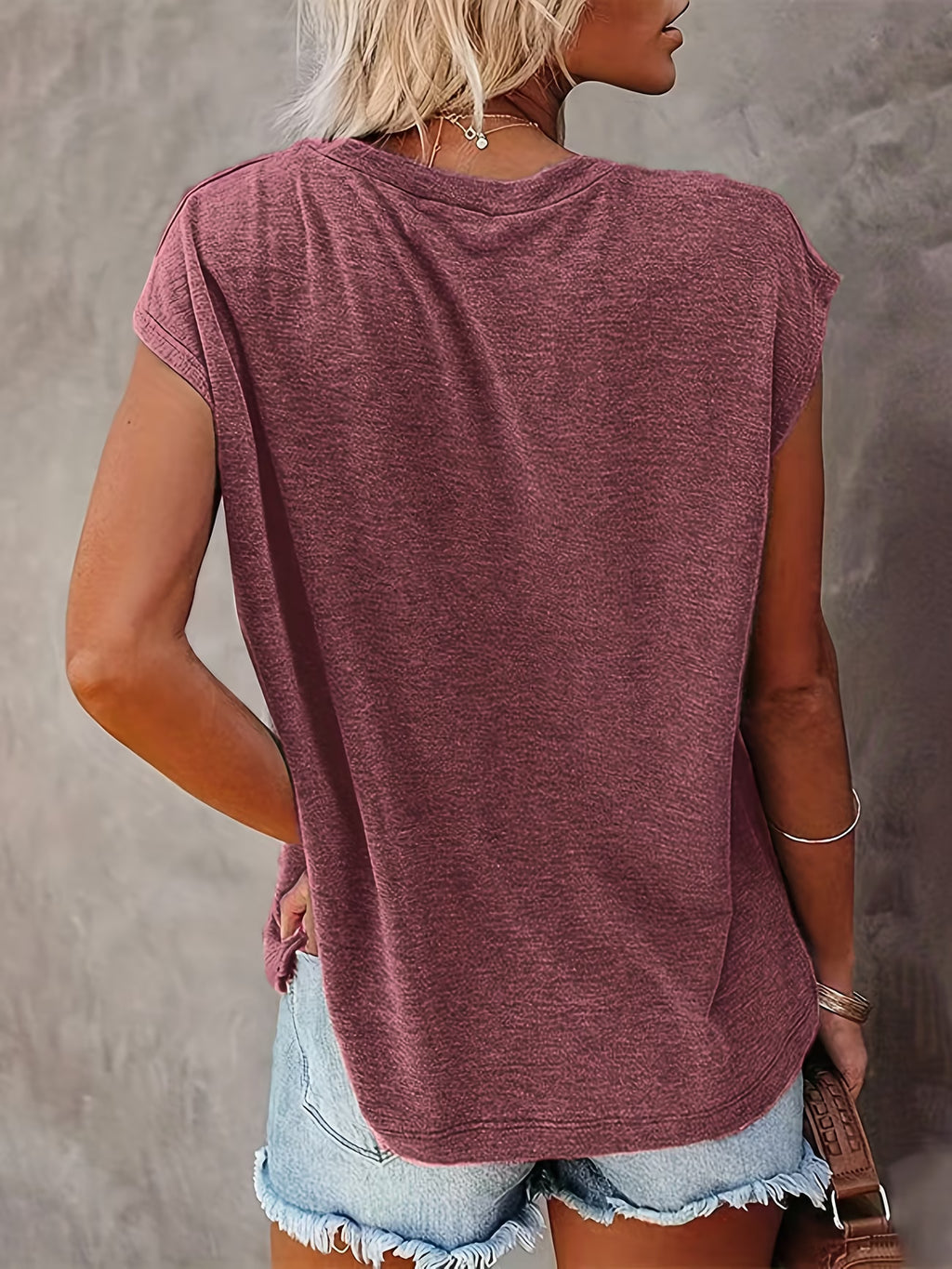 T-shirt Femme à Manches Chauve-Souris — Vogue Française
