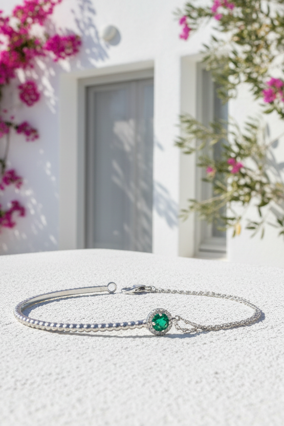 Bracelet Chloréa fin demi-jonc en argent 925 à maille délicate — Vogue Française