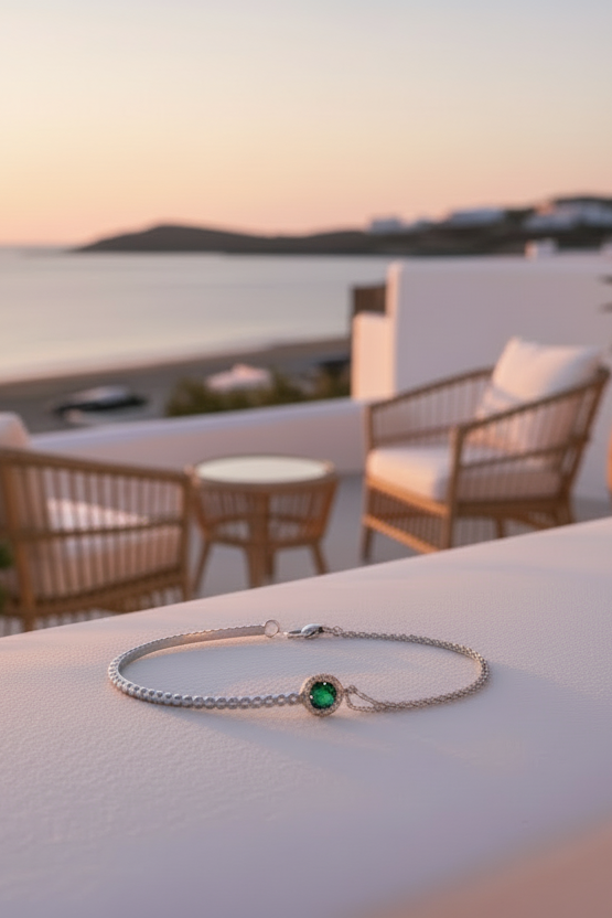 Bracelet Chloréa fin demi-jonc en argent 925 à maille délicate — Vogue Française