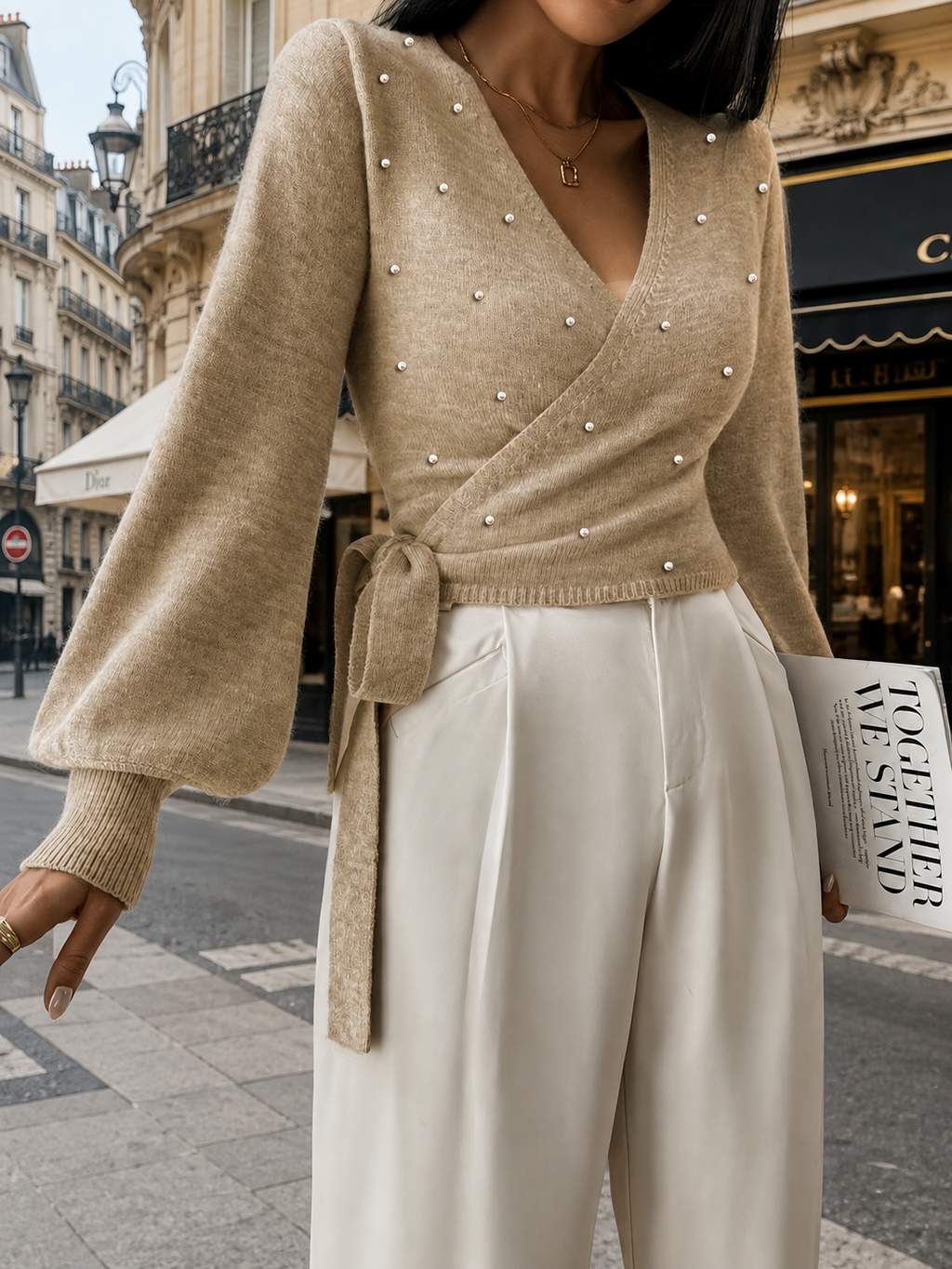 Pull Perles Vendôme – Col V, Détails Perlés et Laçage Élégant