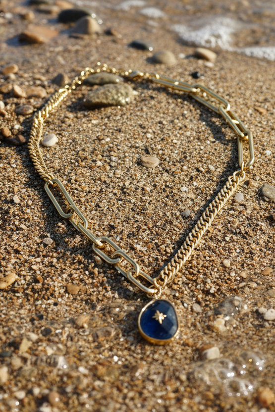 Collier choker Astéria en métal doré inoxydable — Vogue Française