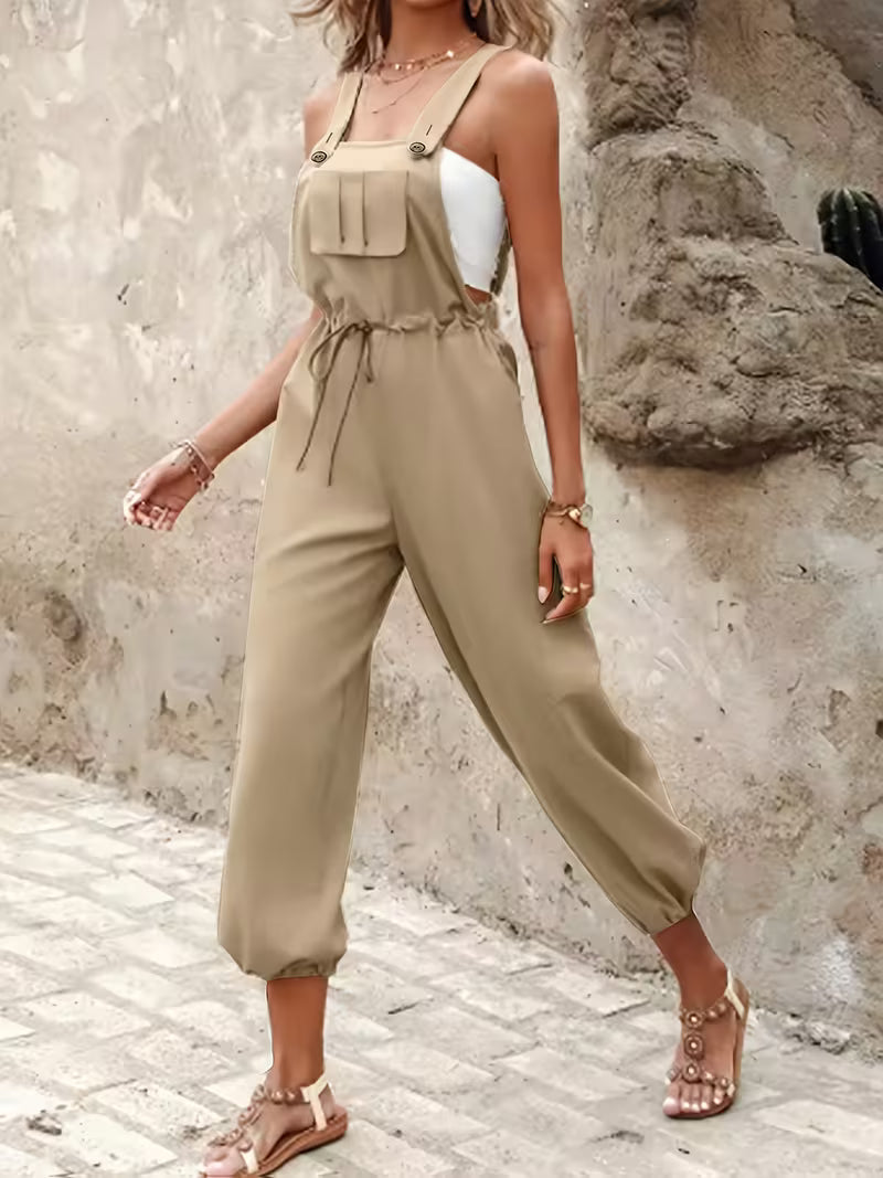 Combinaison à bretelles tendance et à la coupe flatteuse — Vogue Française