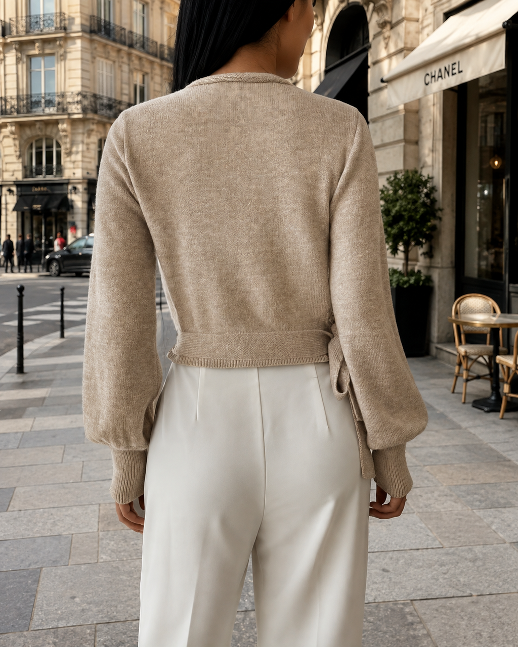 Pull Perles Vendôme – Col V, Détails Perlés et Laçage Élégant