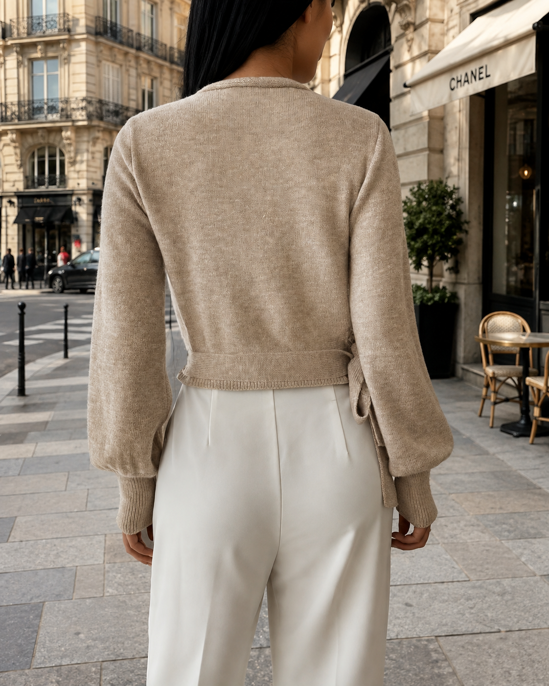 Pull Perles Vendôme – Col V, Détails Perlés et Laçage Élégant
