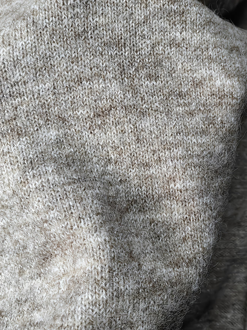 Cardigan Long grège Montaigne Élégance Parisienne – Maille Douce, Coupe Ample et Chic