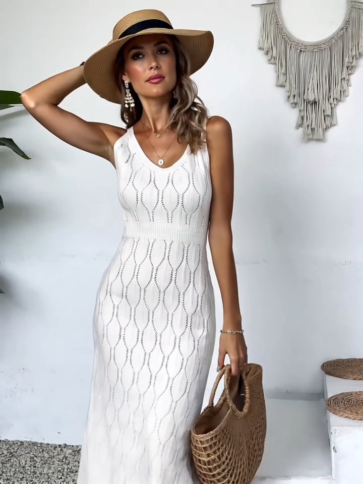 Robe longue façon crochet — Vogue Française