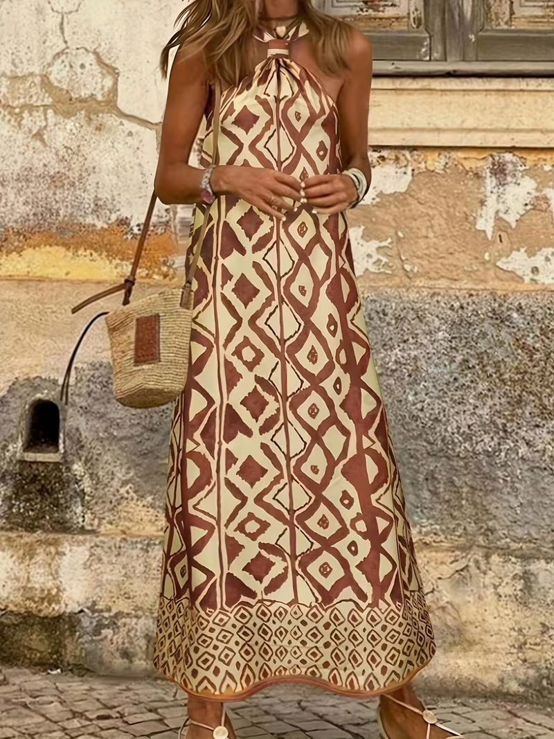 Robe longue raffinée à imprimé géométrique avec col halter — Vogue Française