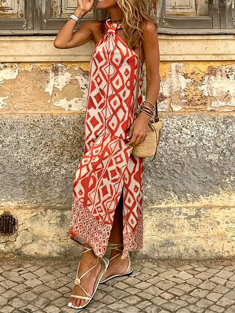 Robe longue raffinée à imprimé géométrique avec col halter — Vogue Française