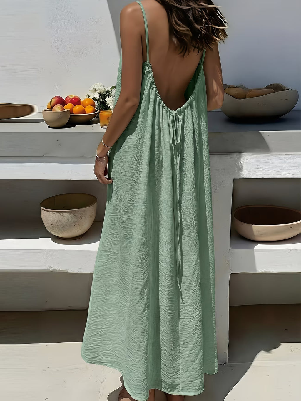 Robe longue légère et sensuelle — Vogue Française