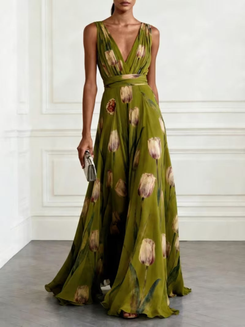 Robe de cocktail longue vaporeuse à imprimé tulipes — Vogue Française