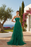 Robe longue élégante à ourlet asymétrique en mesh — Vogue Française